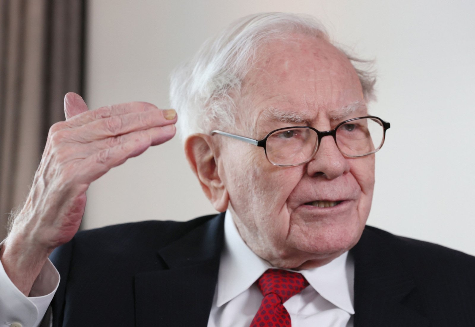 How to Think Like Warren Buffett